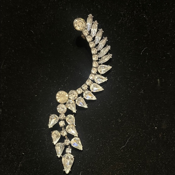 Jewelry - Elegant Silver Crystal Drop Earrings